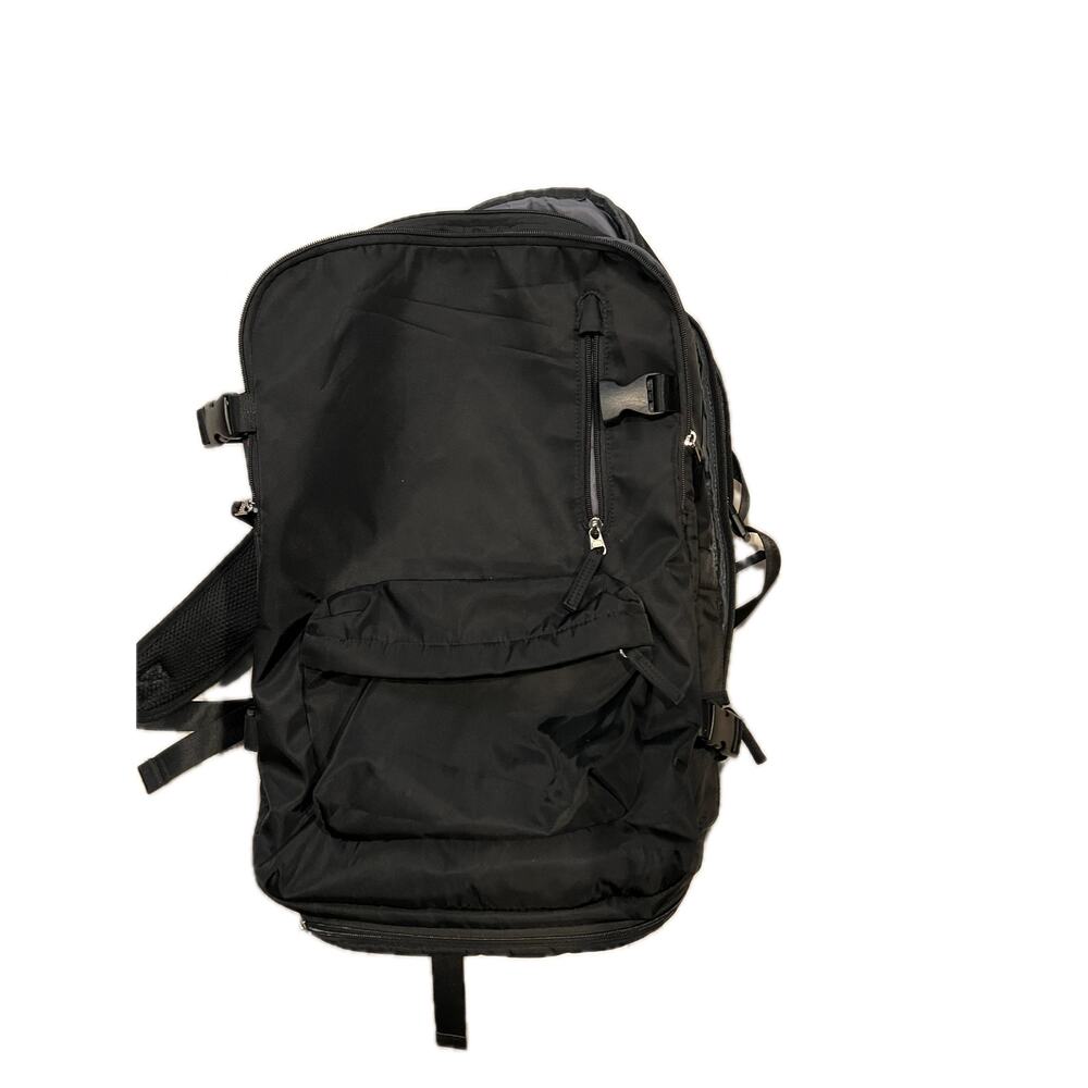 Target Charging Clamshell Gray Padded Charging Backpack